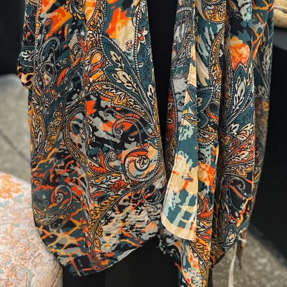 NWT kimono ruana exotic bohemian flowy one size perfect for beach, arm cover OS - Picture 8 of 8